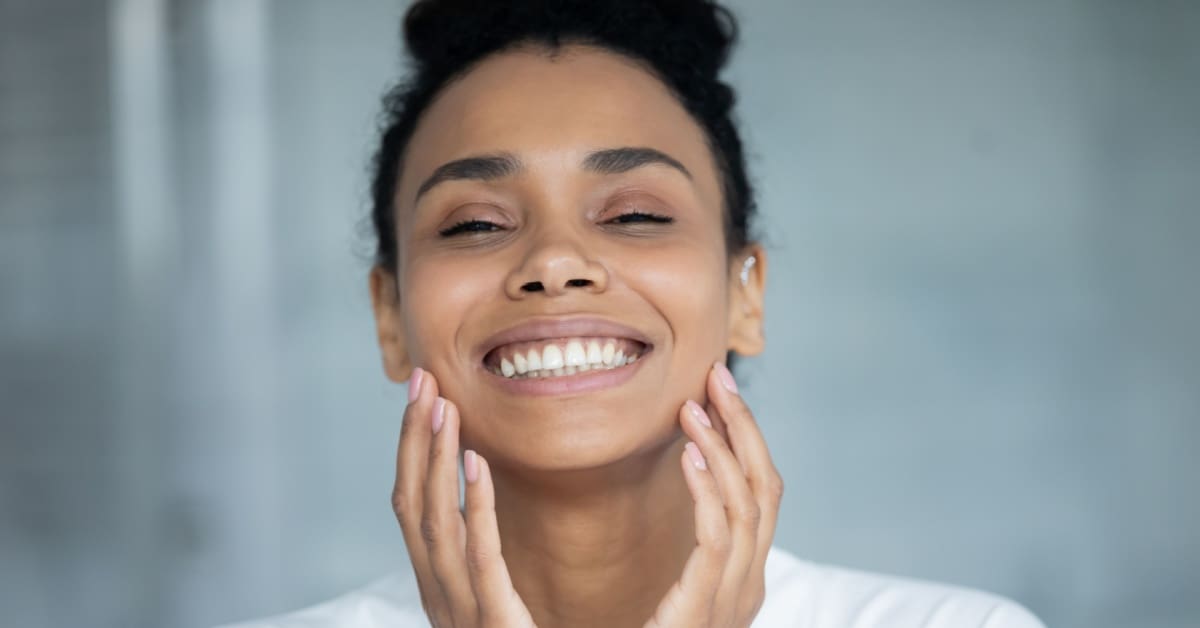 smiling African American woman, concept of minimally invasive plastic surgery